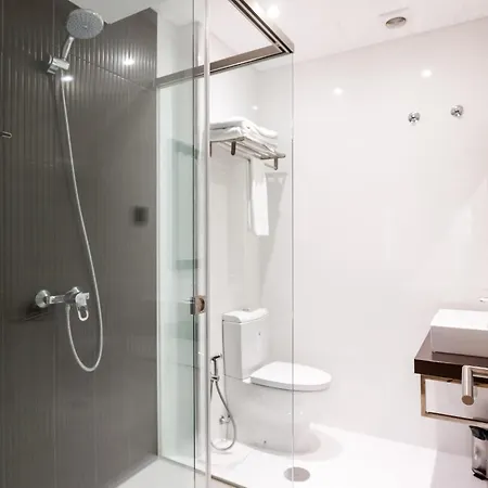 Capital Hotel *