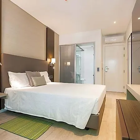 Capital Hotel *