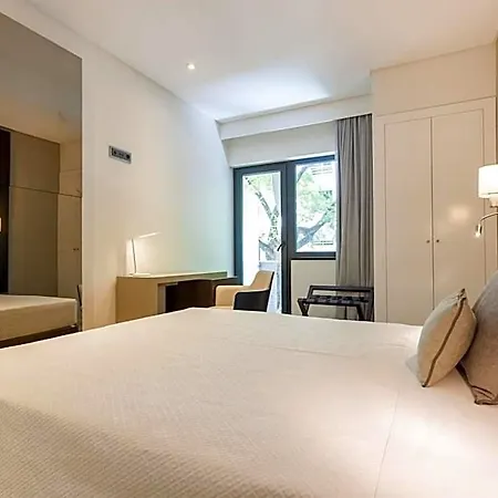 Hotel Capital *