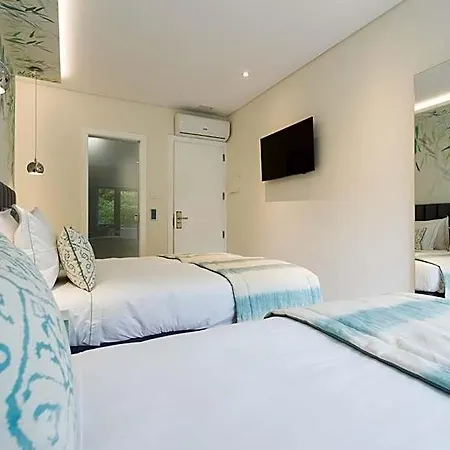 Capital Hotel *