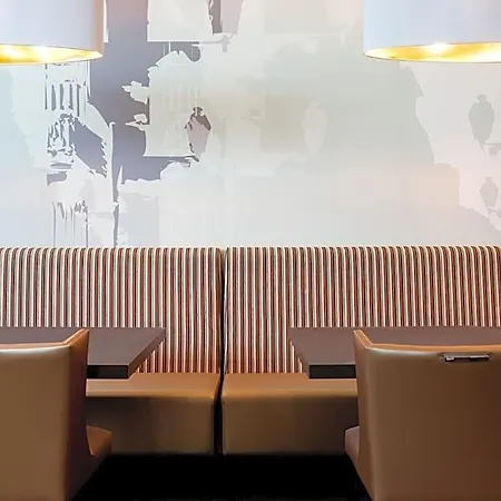 Hotel Capital *