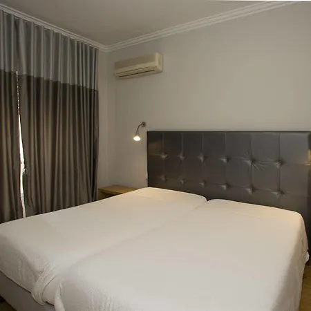 Capital Hotel *