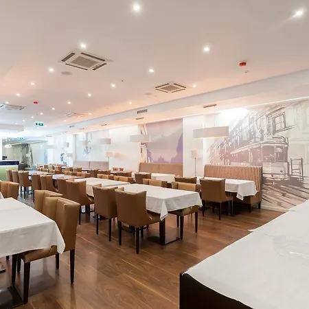 Capital Hotel *