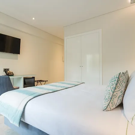 Capital Hotel *